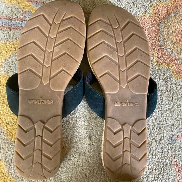 SALE‼️‼️ Minnetonka sandals size 9 - Picture 4 of 4